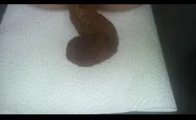 Thick Lady Dumps a Huge Turd