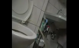Man Takes a Piss in an Extreme Way