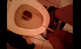 Guy Takes a Nice Piss