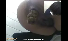 Curvy Lady Dumps a Huge Load