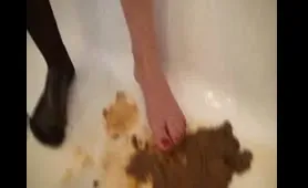 Woman Shits in the Shower