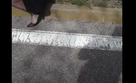 Amateur Lady Pisses in Closeup