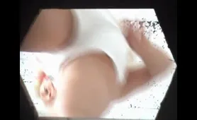 Amateur Chick Takes a Leak