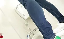 Big ass babe shitting