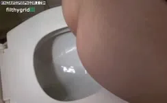 Spying on a milf pooping