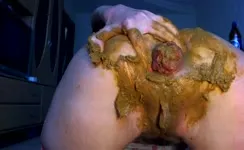 She smears shit on big ass