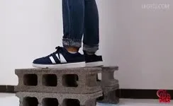 Hot babe shitting
