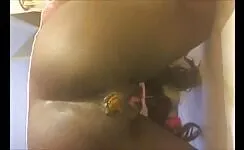 Cheeky ebony babe shits in hot closeup 