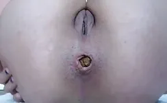 Round pooping ass 