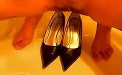 Brunette poops into her high heels