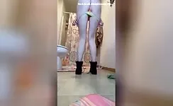 Sexy Lady Dumps a Load