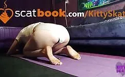 Woman Shits in Yoga Pants