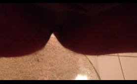 Lady Drops a Load in Extreme Close Up