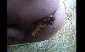 Curvy Babe Shits Outdoor