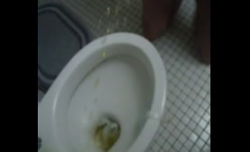 Woman Pees in an Extreme Way