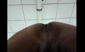 Lady drops a nasty load in extreme close up