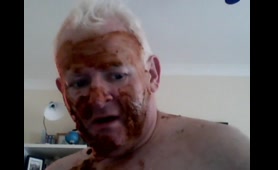Sexy Lady Takes a Dump on Webcam