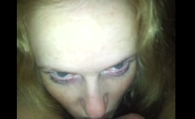 Lady Shits in Her Mouth