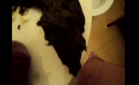 Lady Dumps a Huge Shit