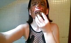 European scat milf enjoying her chocolate poop 