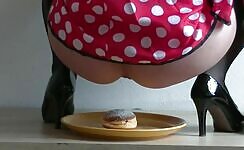 Sexy maid pooping on her pastry 