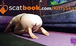 Woman Shits in Yoga Pants